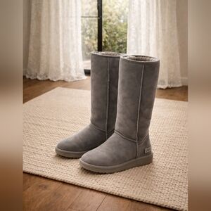 UGG Women's Classic Tall II